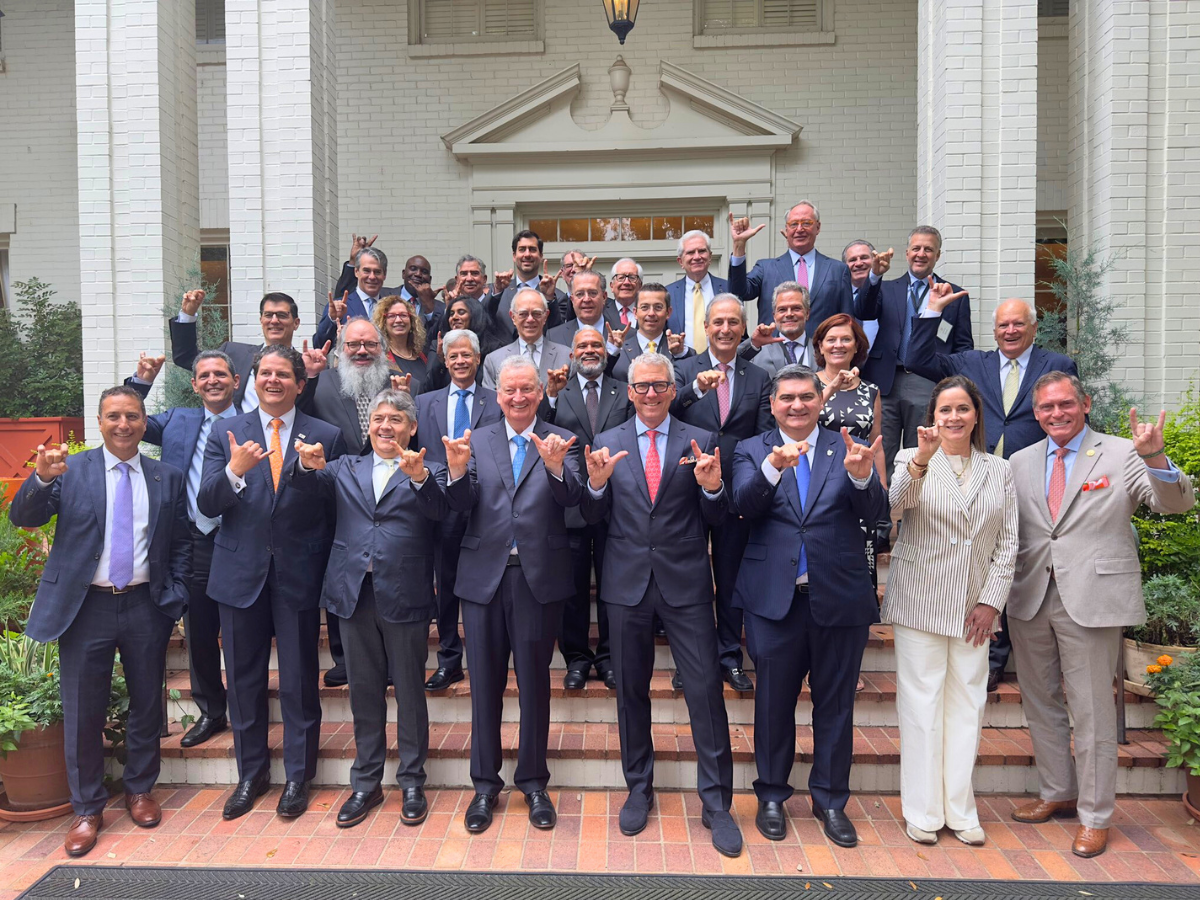 Group photo of UT and international leaders