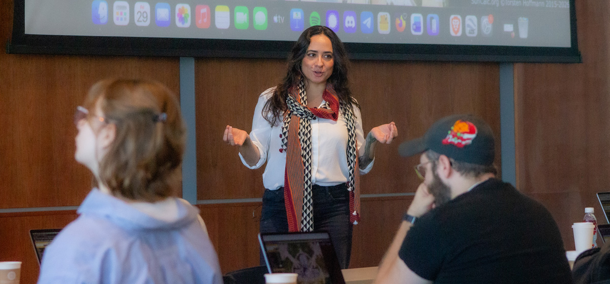 Gisela Perez de Acha instructs trainees about using open source tools.