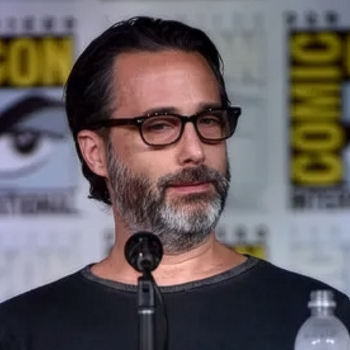 Communication Arts alum Jason Rothenberg (’89) speaks on a panel at Comic Con.