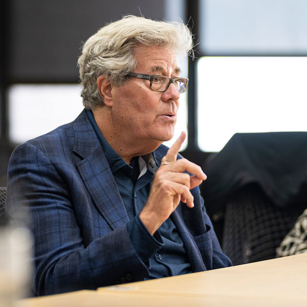 David Maraniss speaking to UW class.