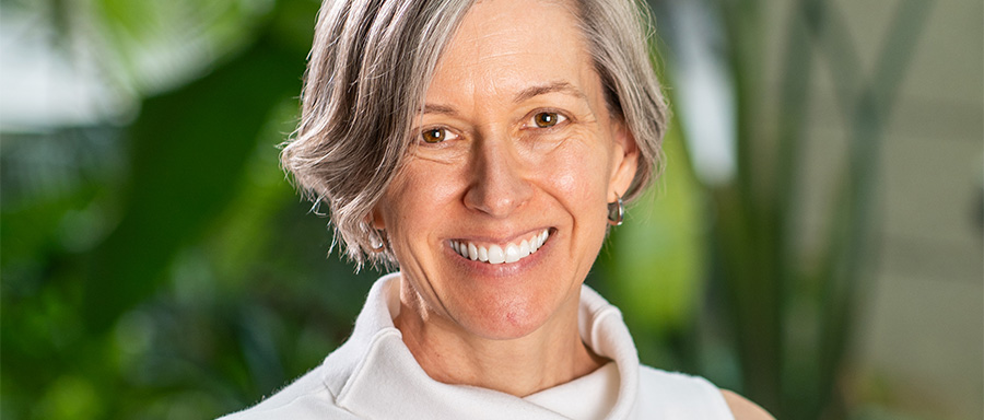Kristin Eschenfelder headshot.